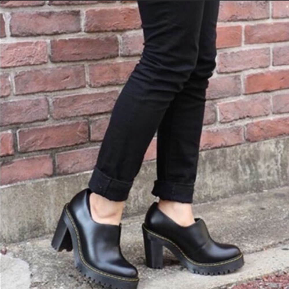 NWOT Dr. Martens Cordelia boots 8